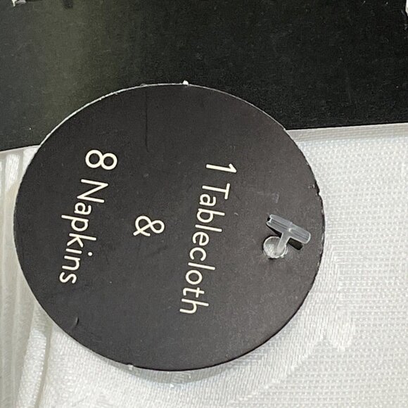 Avante Tablecloth Napkin White Scroll Embossed 60x102 8 Napkins Formal Dining - Picture 2 of 7